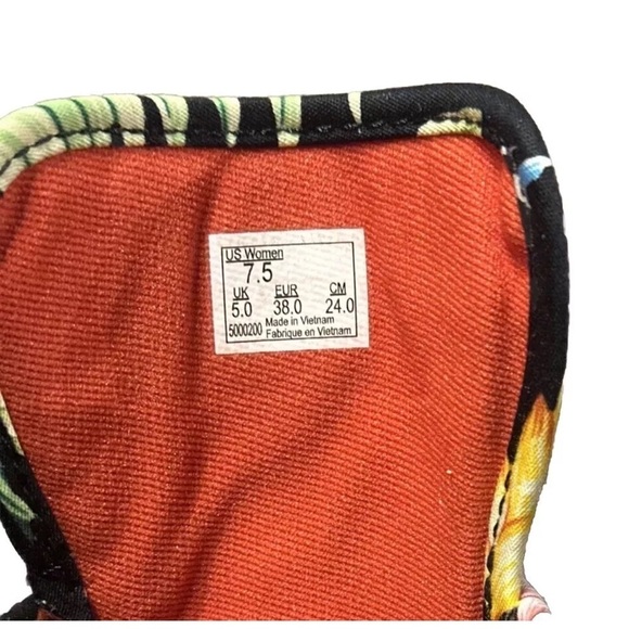 Vans Floral Slip-On Sneakers - Picture 6 of 8